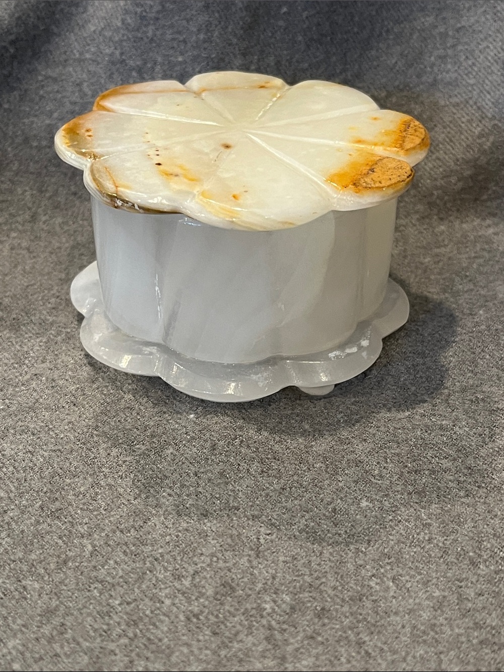 Carved Onyx Scalloped Trinket Box With Lid